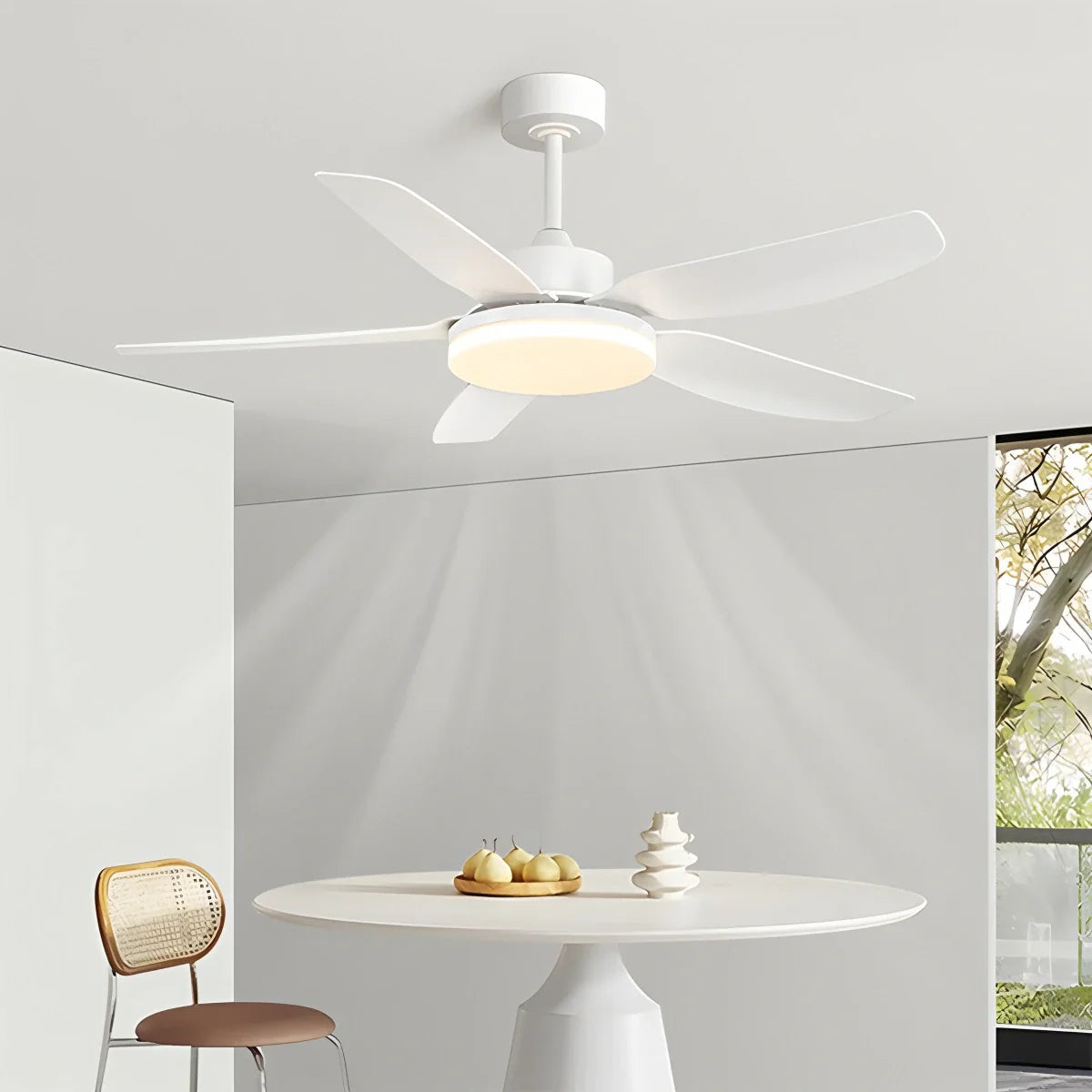 Weiße Deckenventilatorlampe mit Fernbedienung