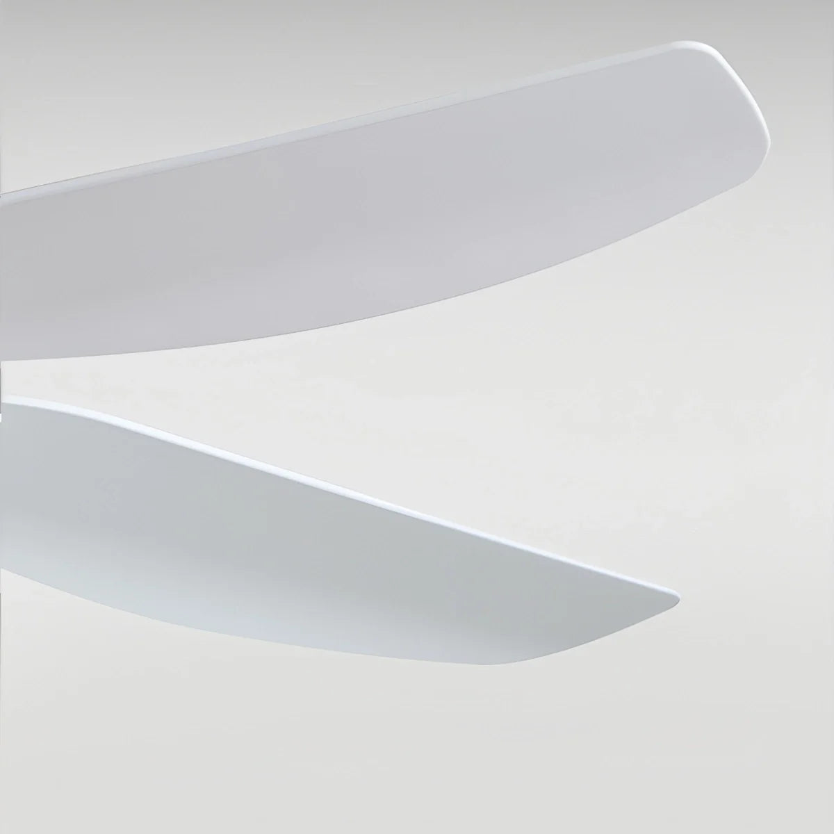 Weiße Deckenventilatorlampe mit Fernbedienung