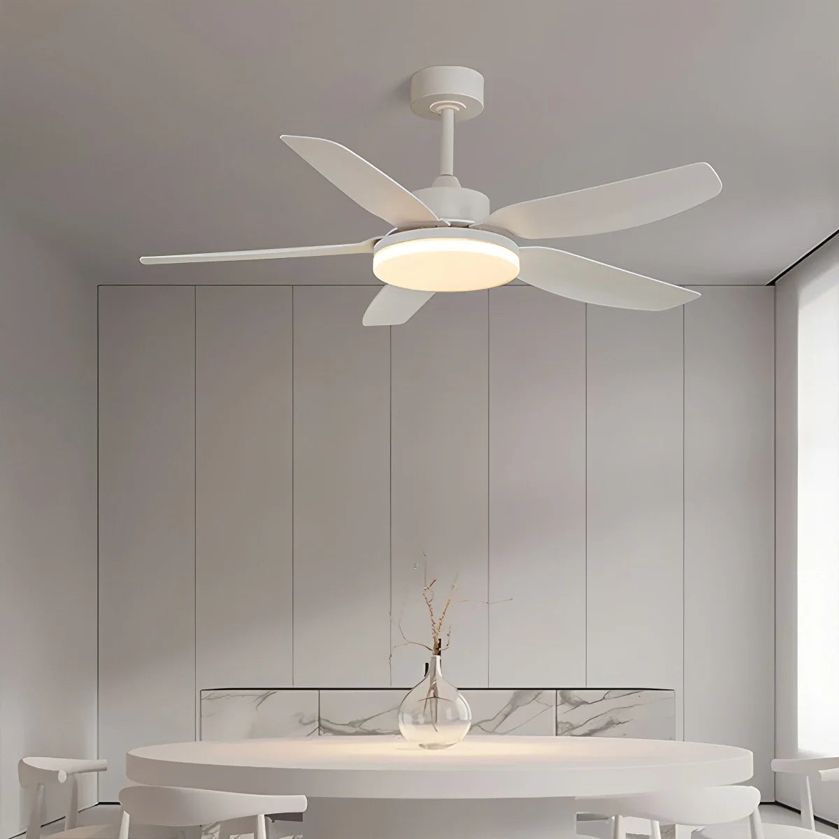Weiße Deckenventilatorlampe mit Fernbedienung