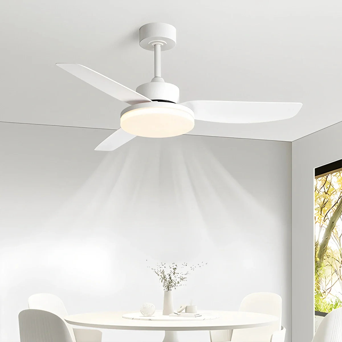 Weiße Deckenventilatorlampe mit Fernbedienung