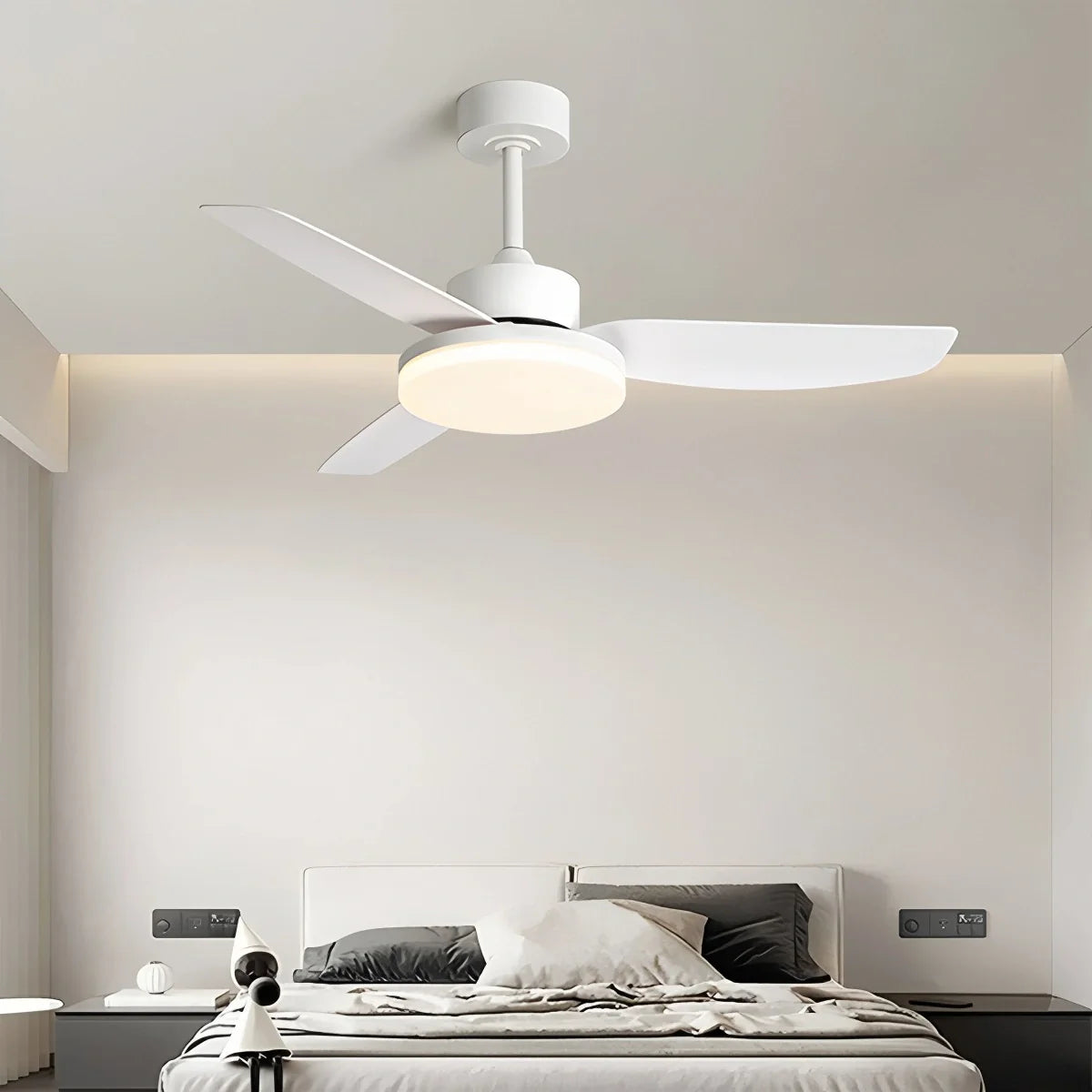 Weiße Deckenventilatorlampe mit Fernbedienung