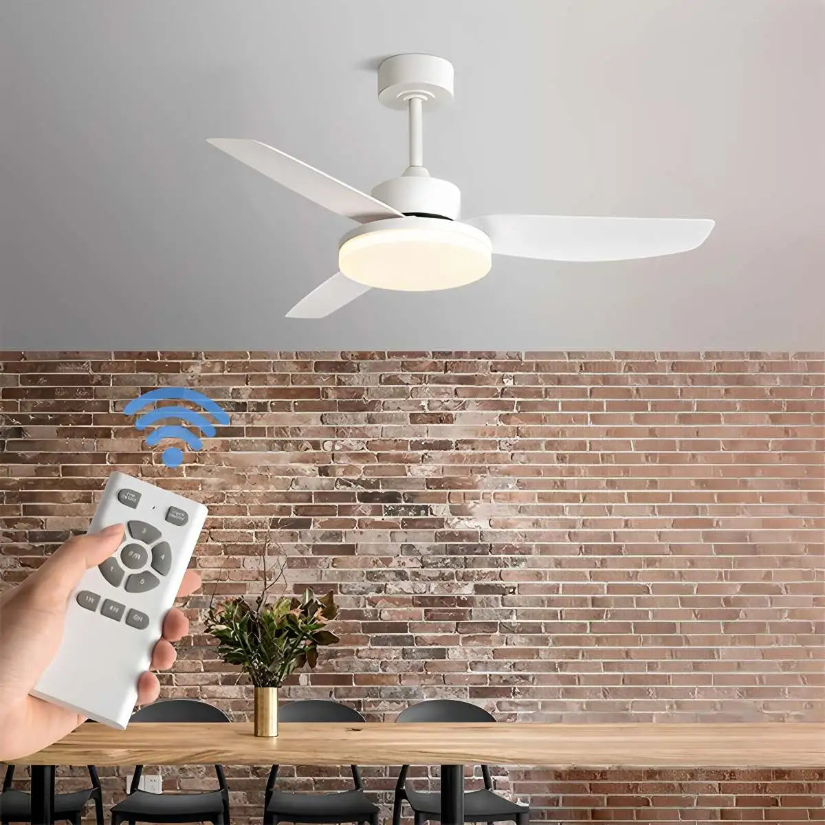 Weiße Deckenventilatorlampe mit Fernbedienung