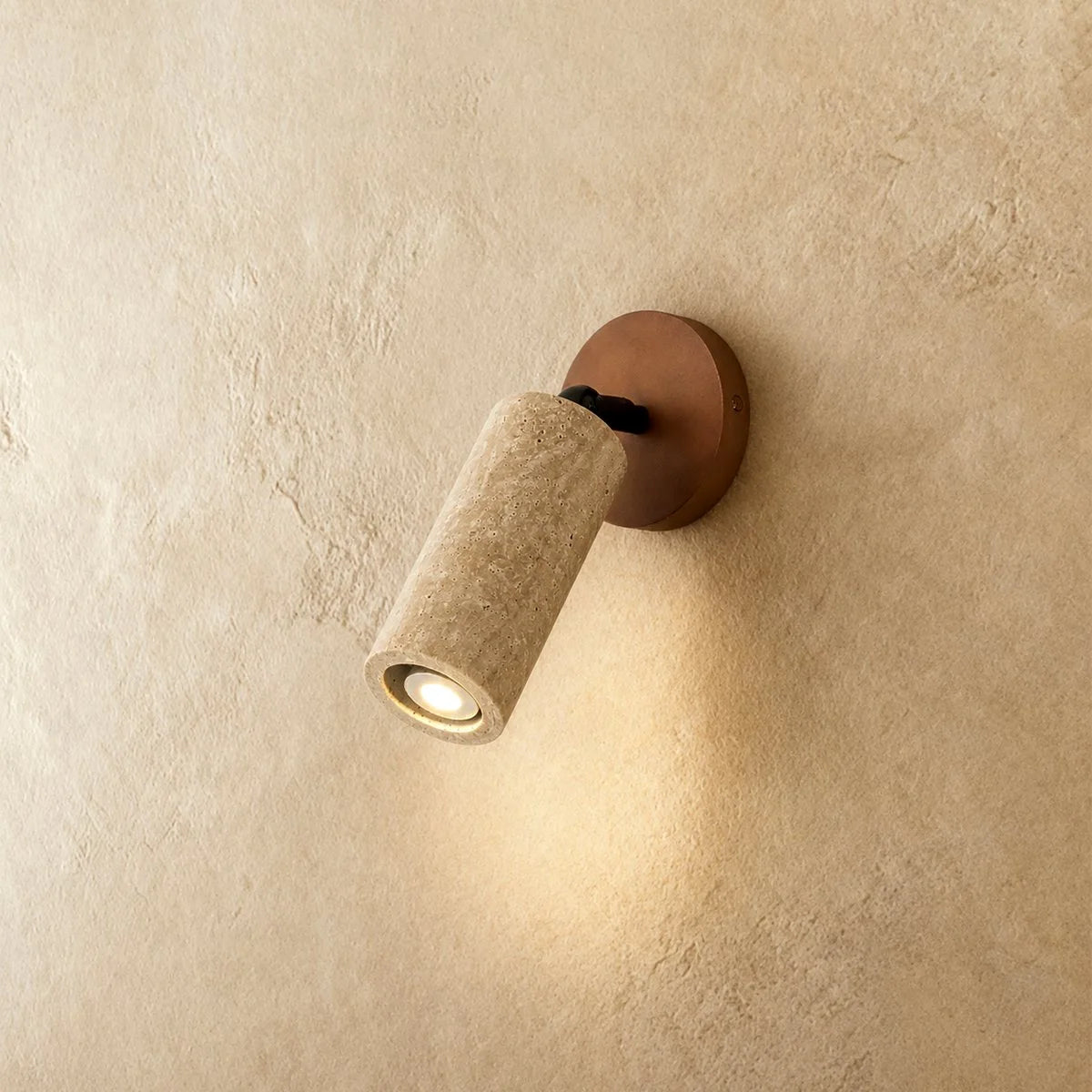 Strata Natural LED Travertin Wandleuchte
