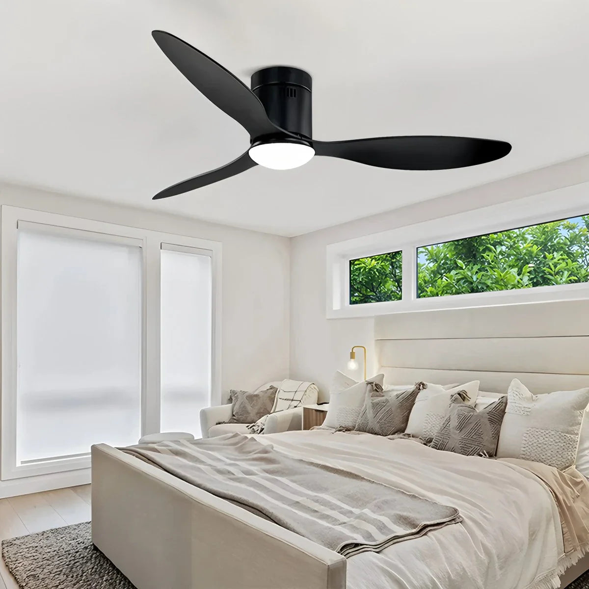 Moderner Deckenventilator mit 3 Flügeln und Beleuchtung