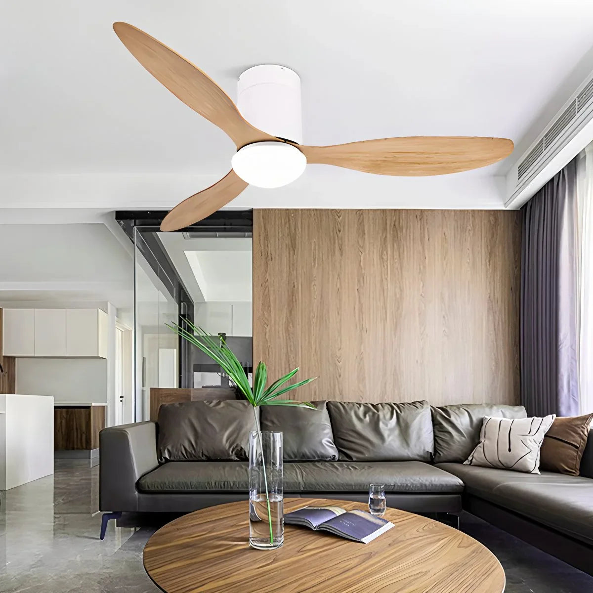 Moderner Deckenventilator mit 3 Flügeln und Beleuchtung