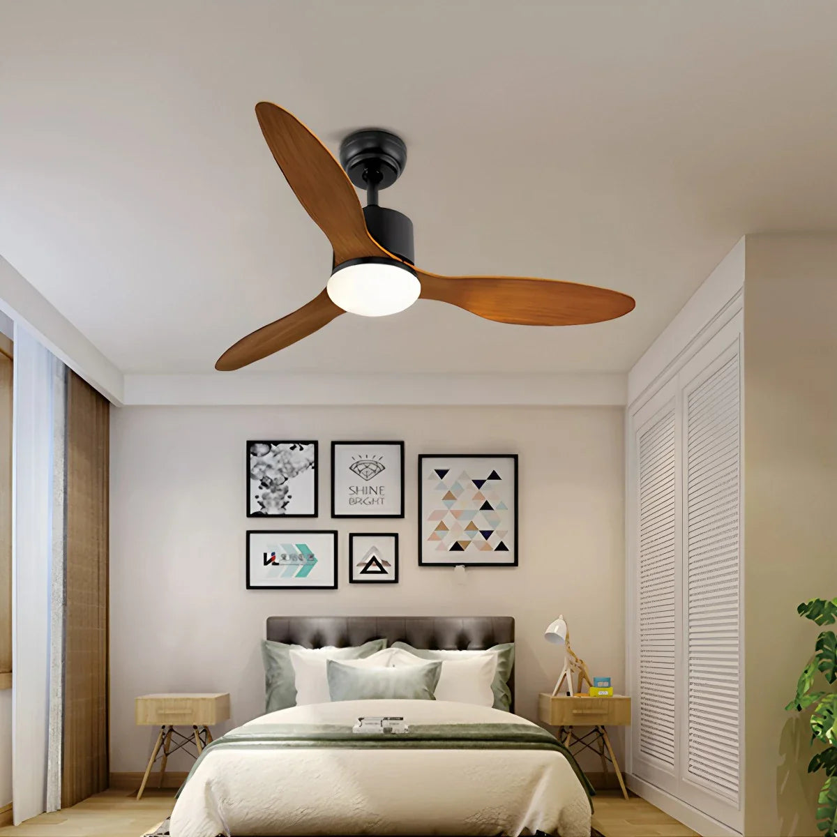 Moderner Deckenventilator mit 3 Flügeln und Beleuchtung