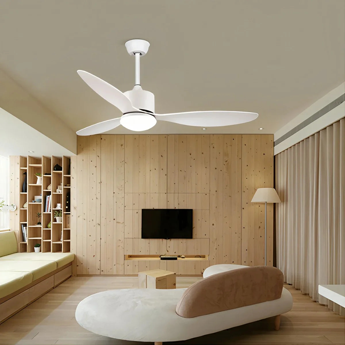 Moderner Deckenventilator mit 3 Flügeln und Beleuchtung