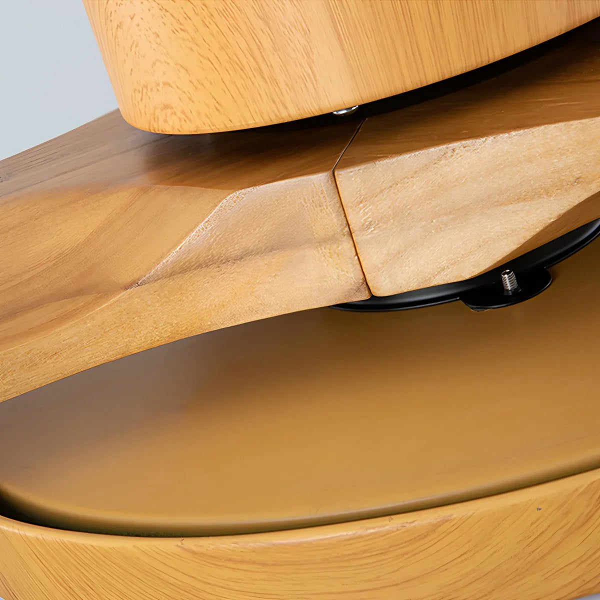 3-flügeliger Deckenventilator mit Beleuchtung aus Holz