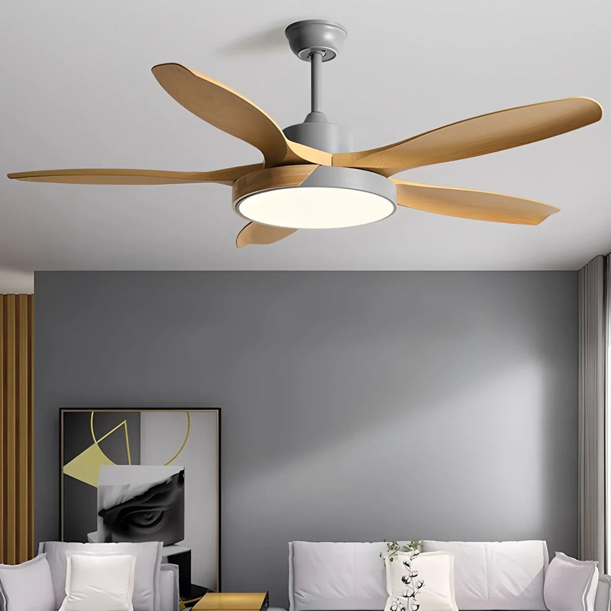 Deckenventilator mit Beleuchtung im skandinavischen Wohnzimmer-Stil