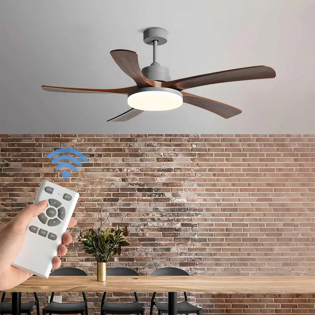 Deckenventilatorleuchte aus Holz für starke Winde