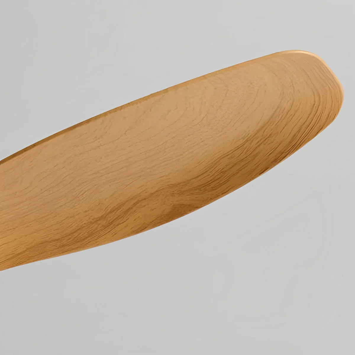Moderner Deckenventilator mit 3 Flügeln und Beleuchtung