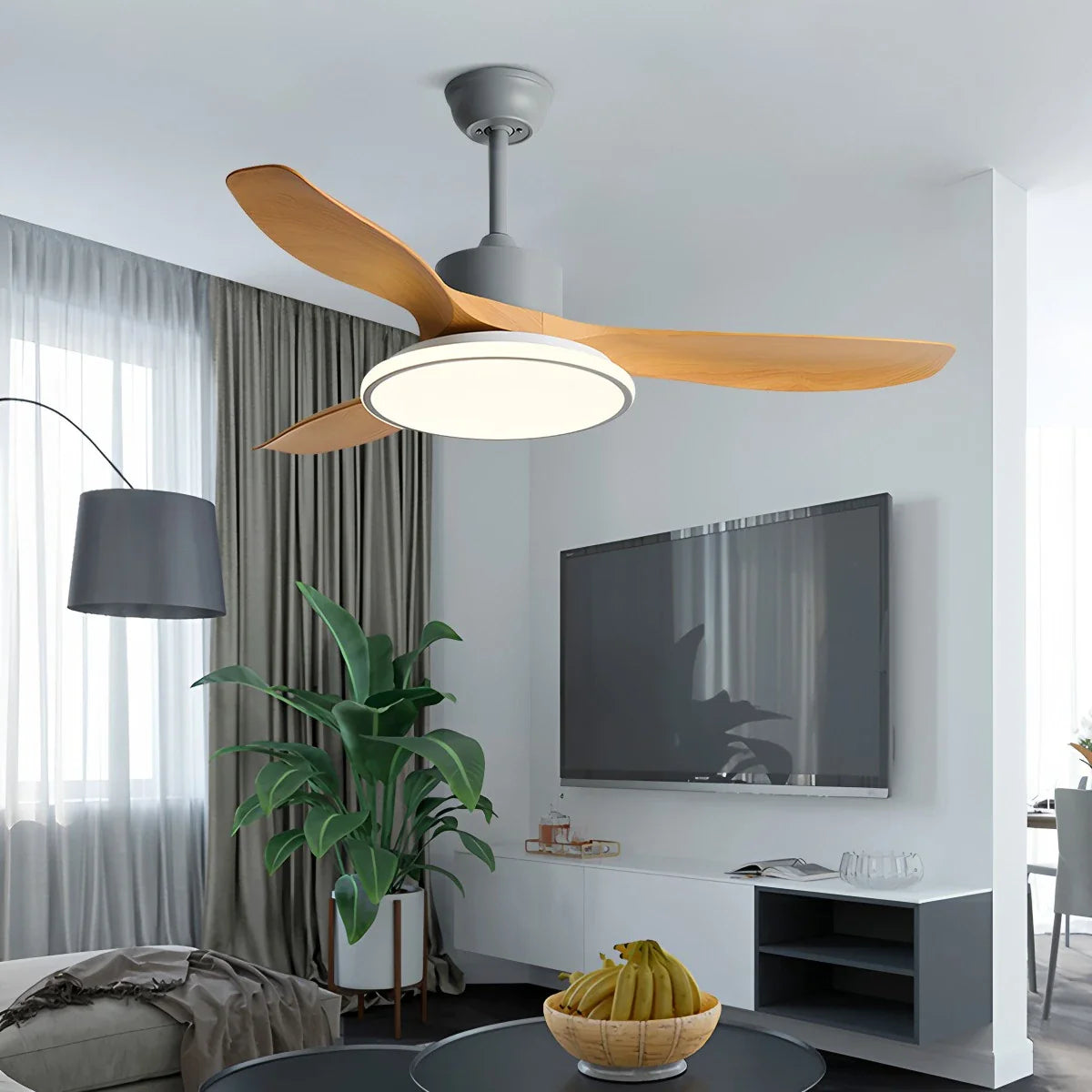 Moderner Deckenventilator mit 3 Flügeln und Beleuchtung