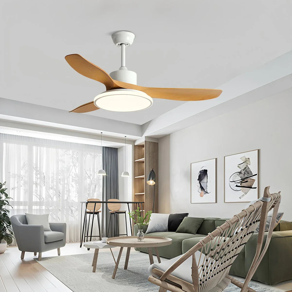 Moderner Deckenventilator mit 3 Flügeln und Beleuchtung