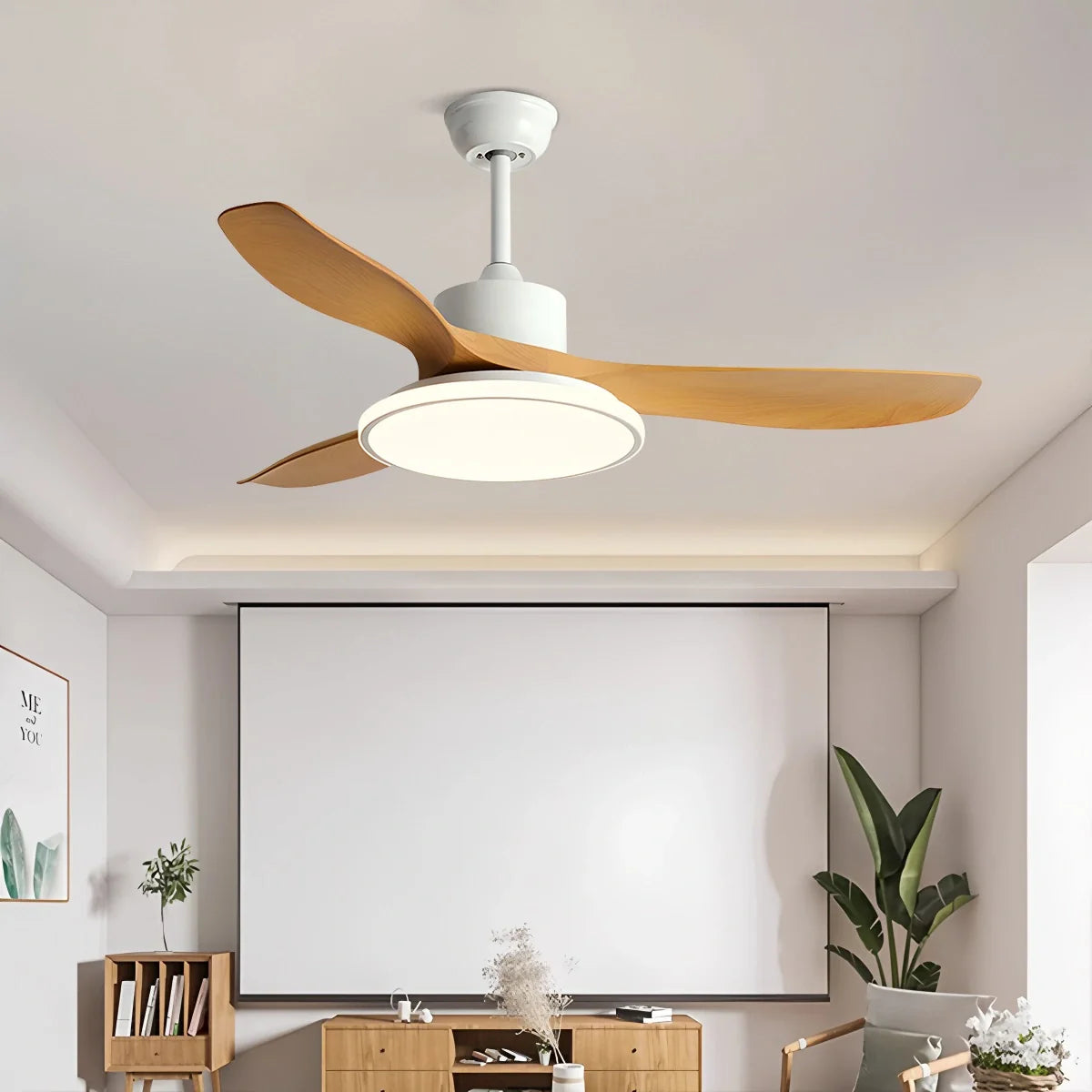Moderner Deckenventilator mit 3 Flügeln und Beleuchtung
