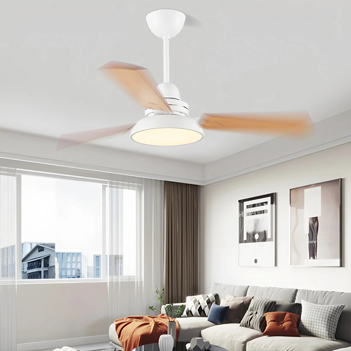 Moderne minimalistische Deckenleuchte mit dreiflügeligem Ventilator
