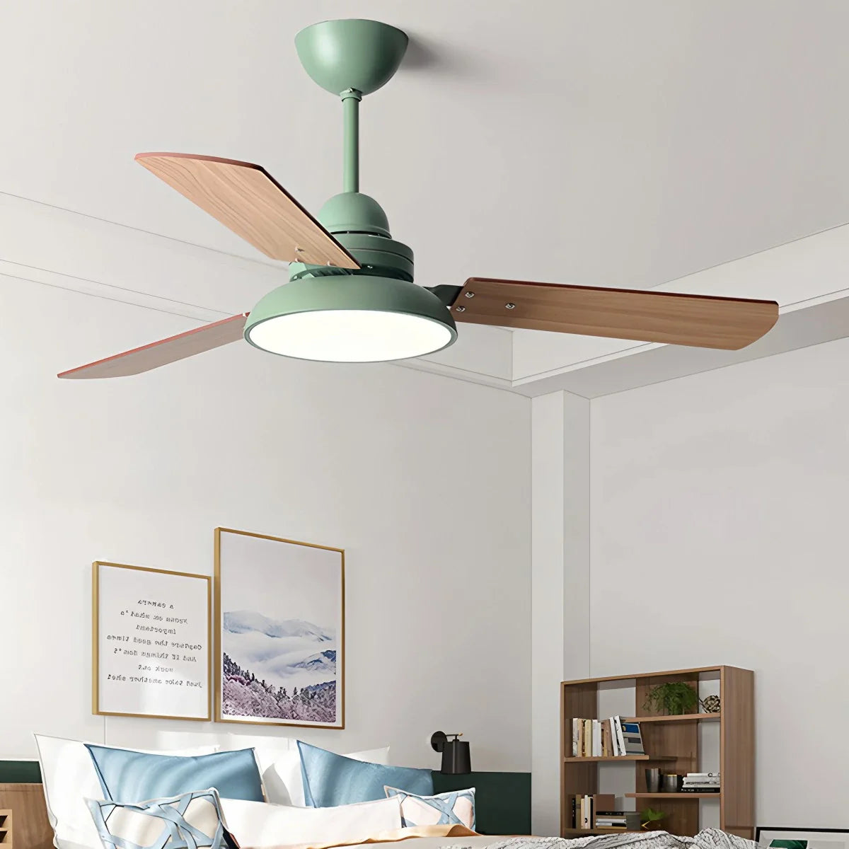 Moderne minimalistische Deckenleuchte mit dreiflügeligem Ventilator