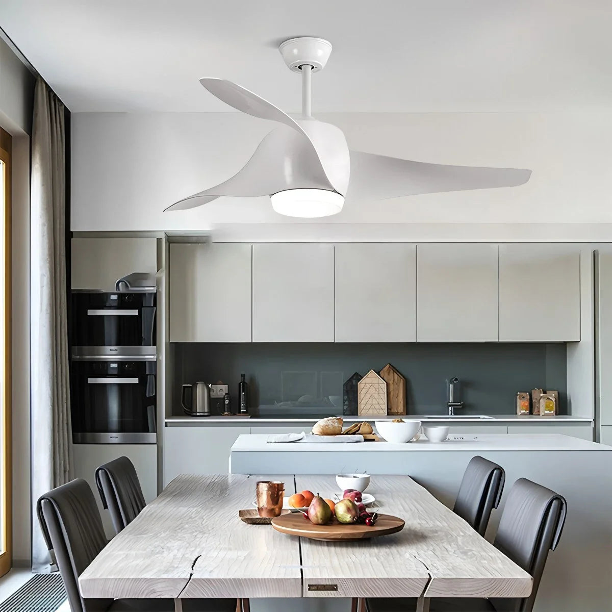 Propeller-Deckenventilatorleuchte für das Esszimmer