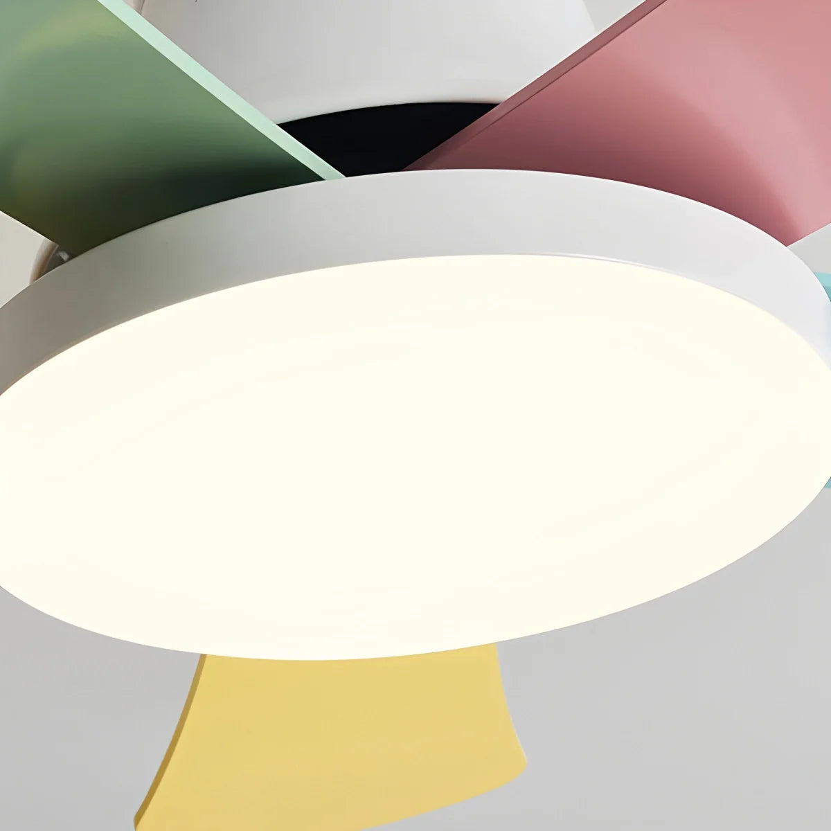 Skandi-Deckenventilator mit Licht, flaches Modell