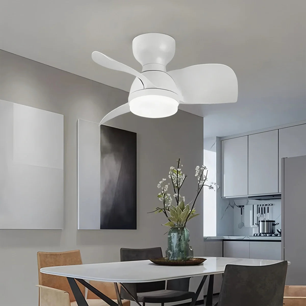 Kleiner Deckenventilator mit Beleuchtung (Aufputzmontage)