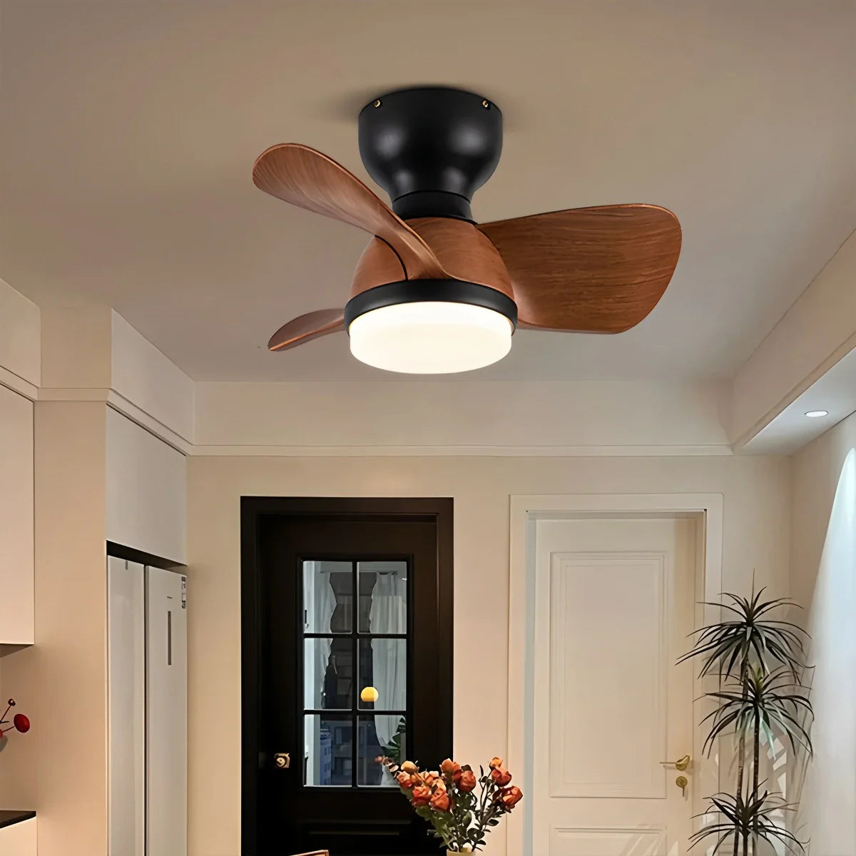 Kleiner Deckenventilator mit Beleuchtung (Aufputzmontage)
