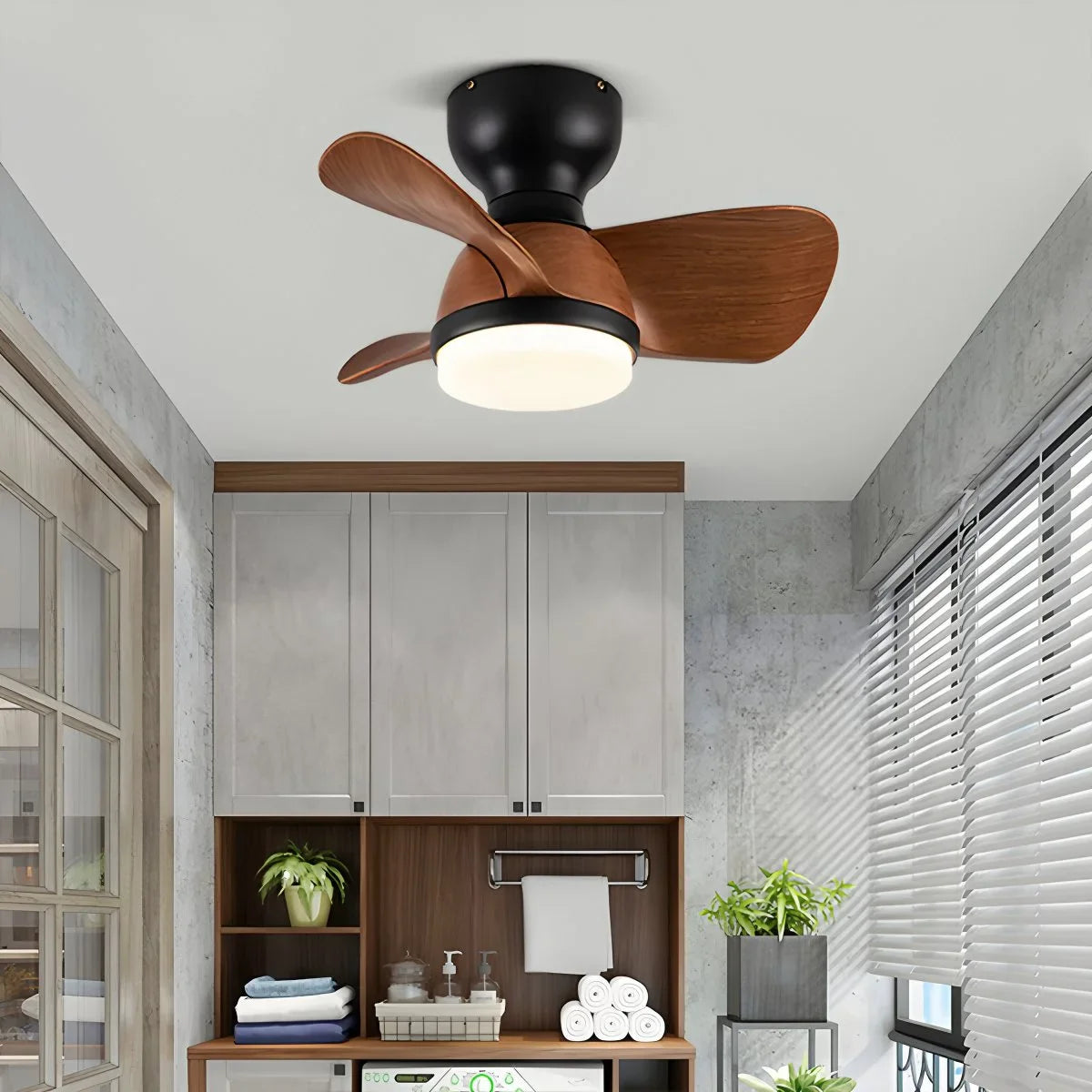 Kleiner Deckenventilator mit Beleuchtung (Aufputzmontage)