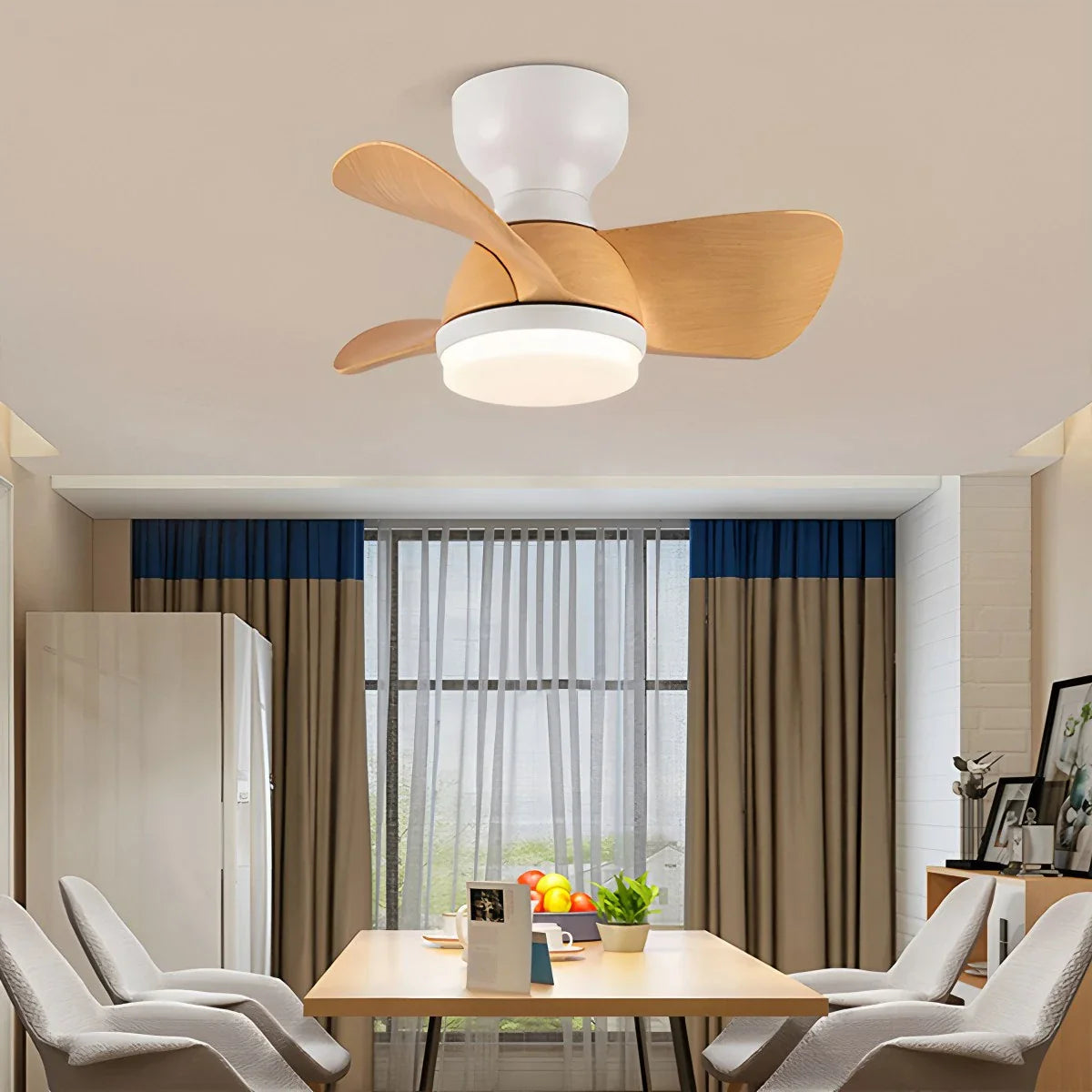 Kleiner Deckenventilator mit Beleuchtung (Aufputzmontage)