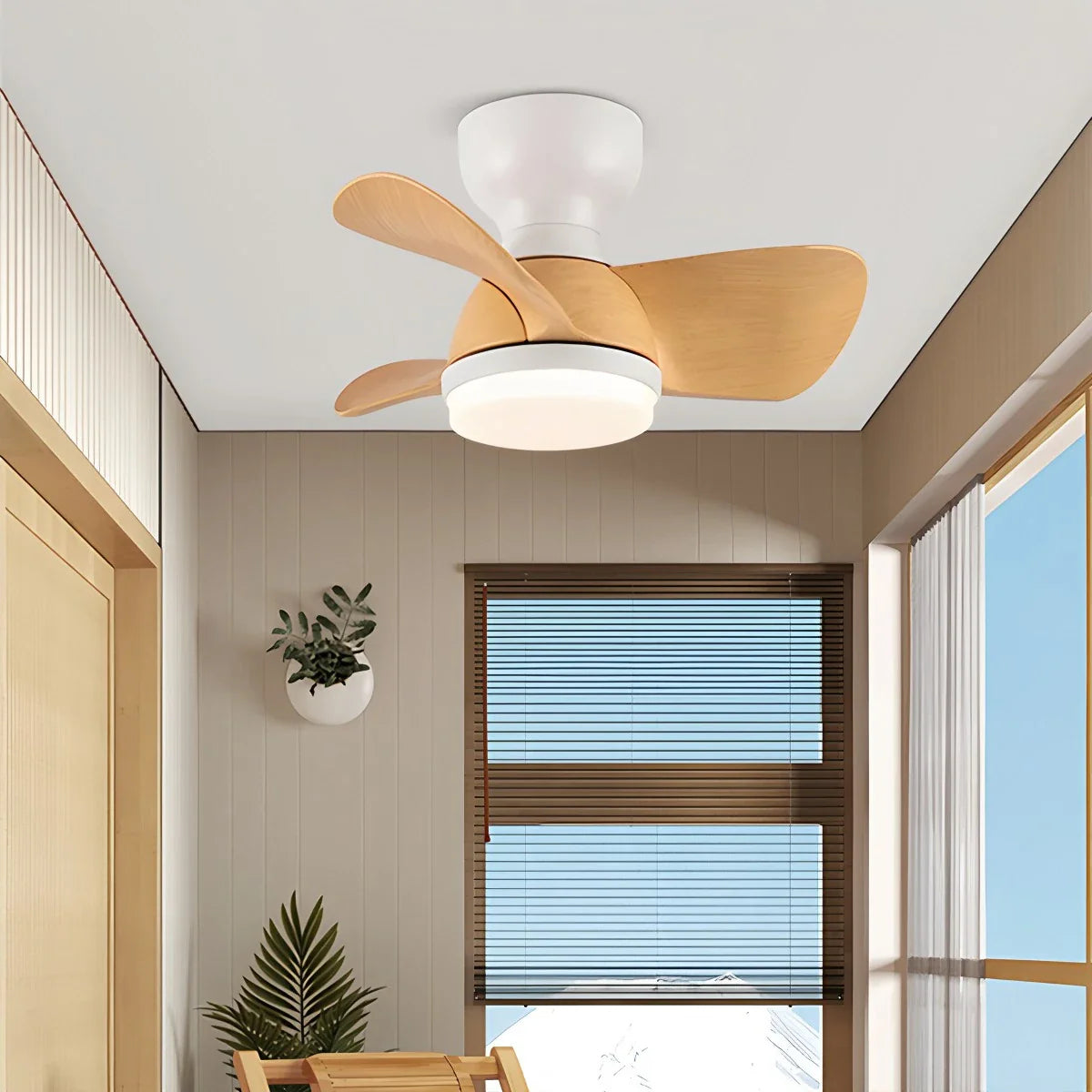 Kleiner Deckenventilator mit Beleuchtung (Aufputzmontage)