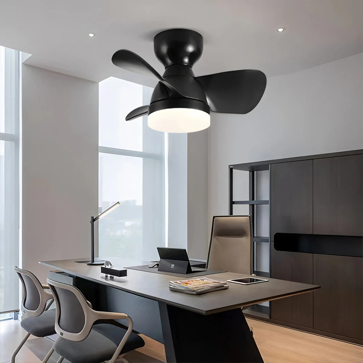 Kleiner Deckenventilator mit Beleuchtung (Aufputzmontage)