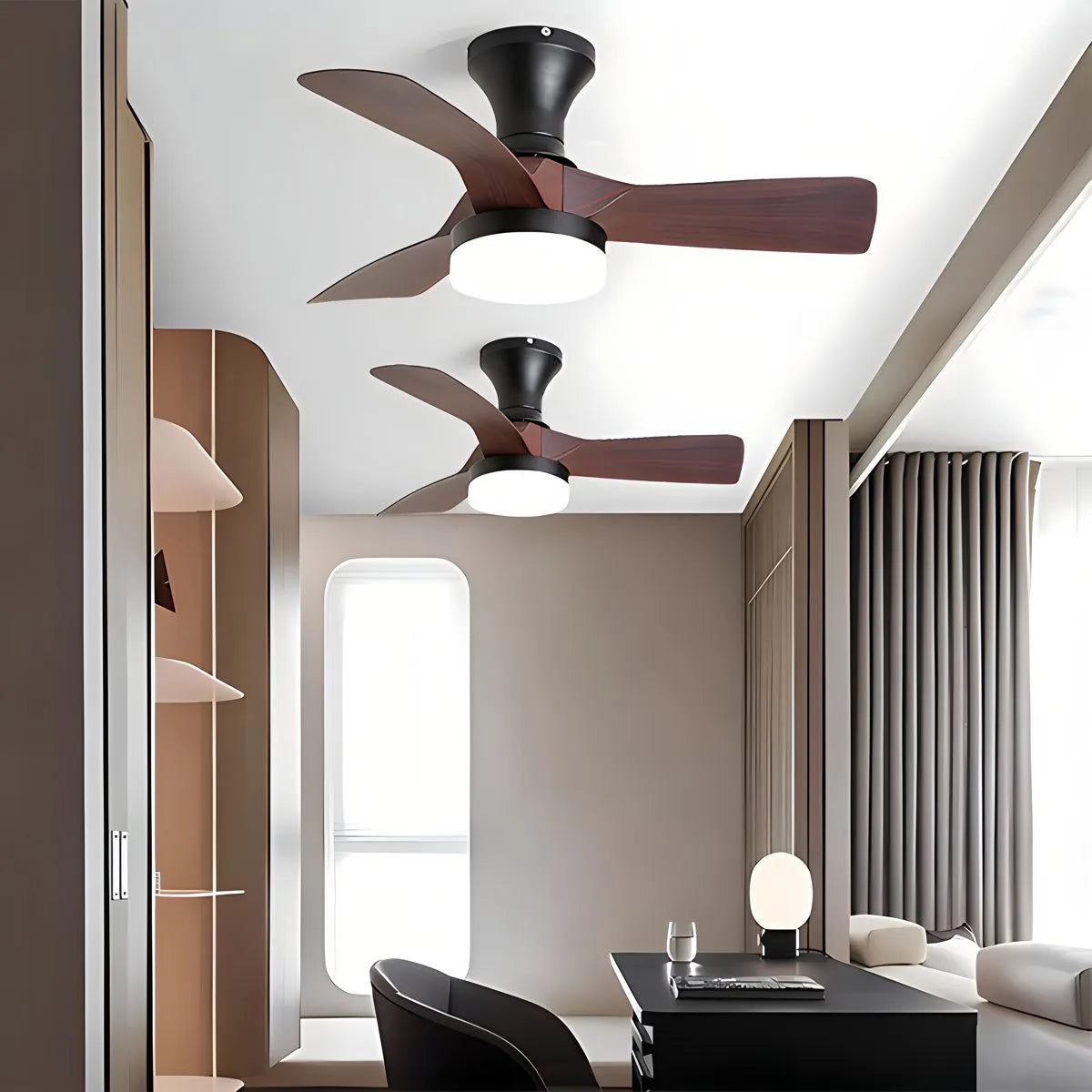 Kleiner Deckenventilator mit Licht und Propeller
