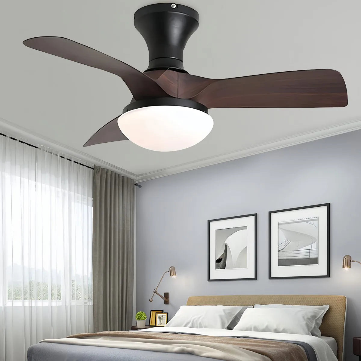 Kleiner Deckenventilator mit Licht und Propeller