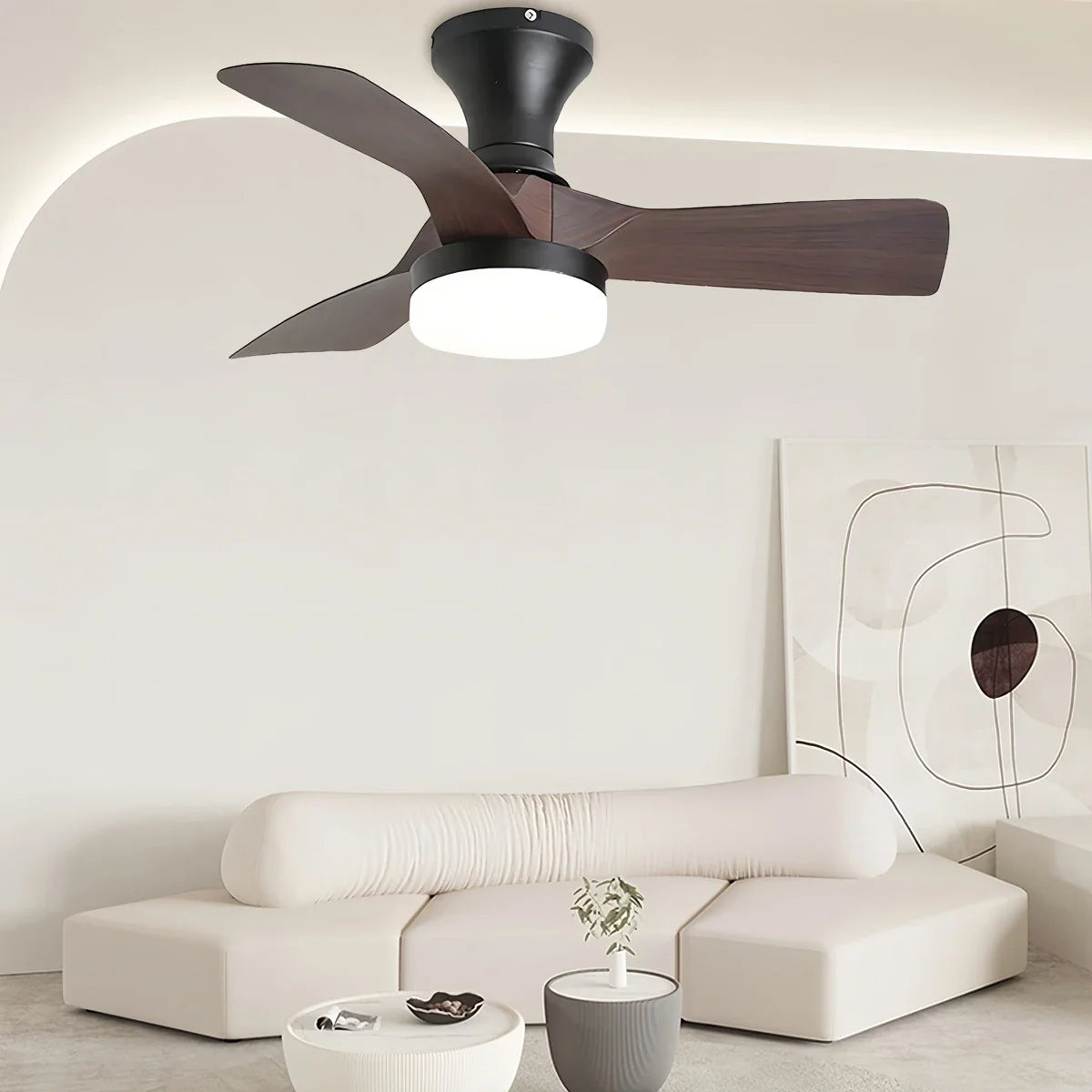 Kleiner Deckenventilator mit Licht und Propeller