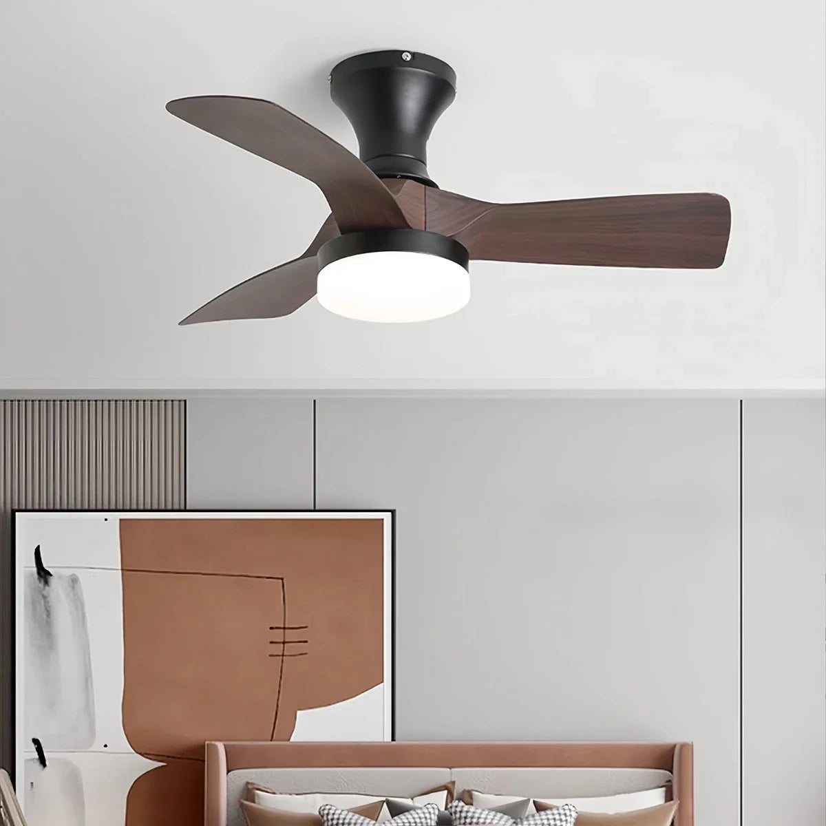 Kleiner Deckenventilator mit Licht und Propeller
