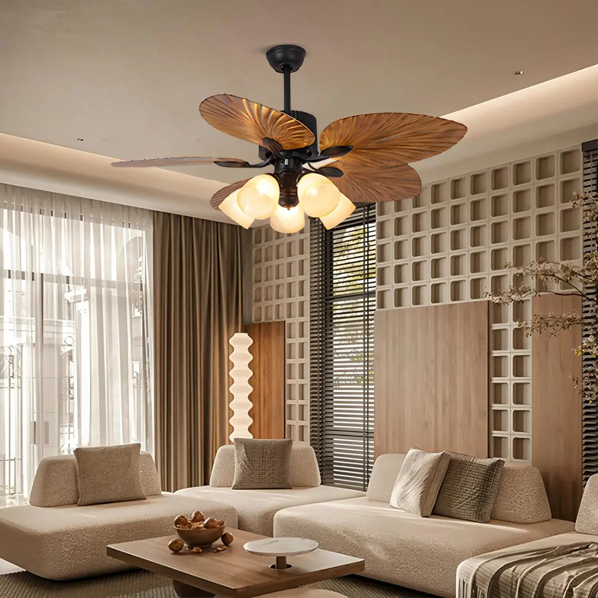 Deckenventilator mit Beleuchtung und tropischen Palmblattflügeln