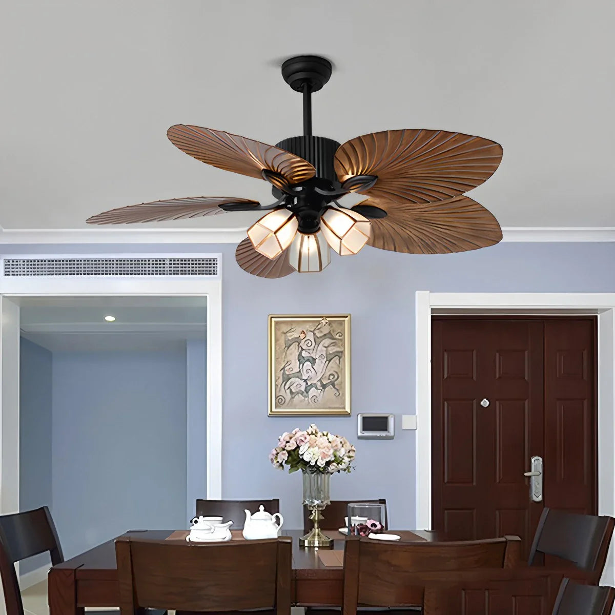 Deckenventilator mit Beleuchtung und tropischen Palmblattflügeln
