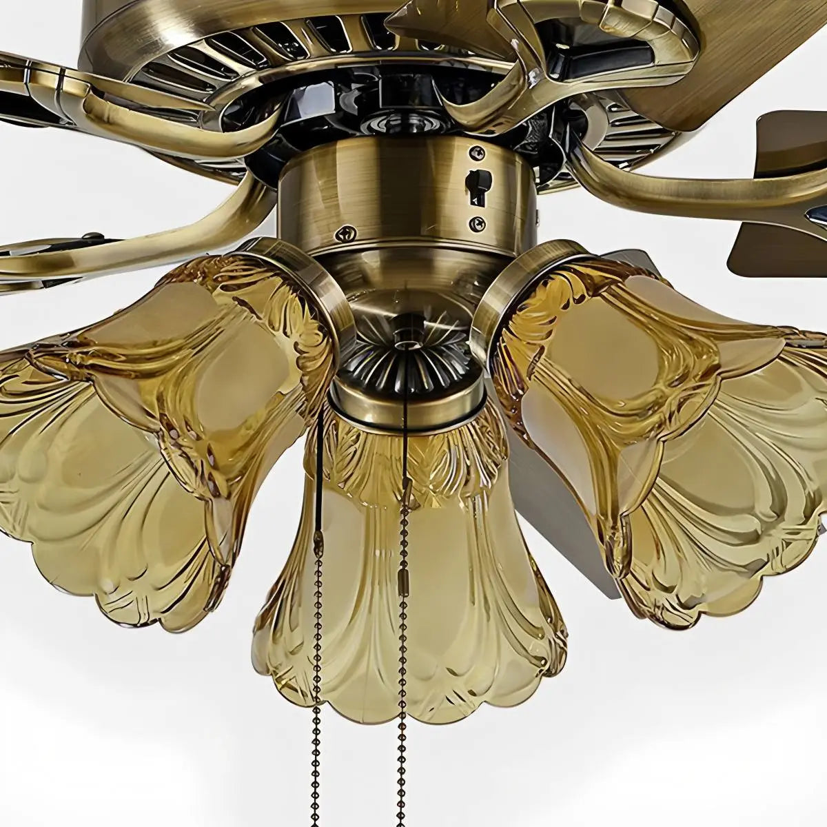 Vintage Deckenventilator mit Beleuchtung für das Esszimmer