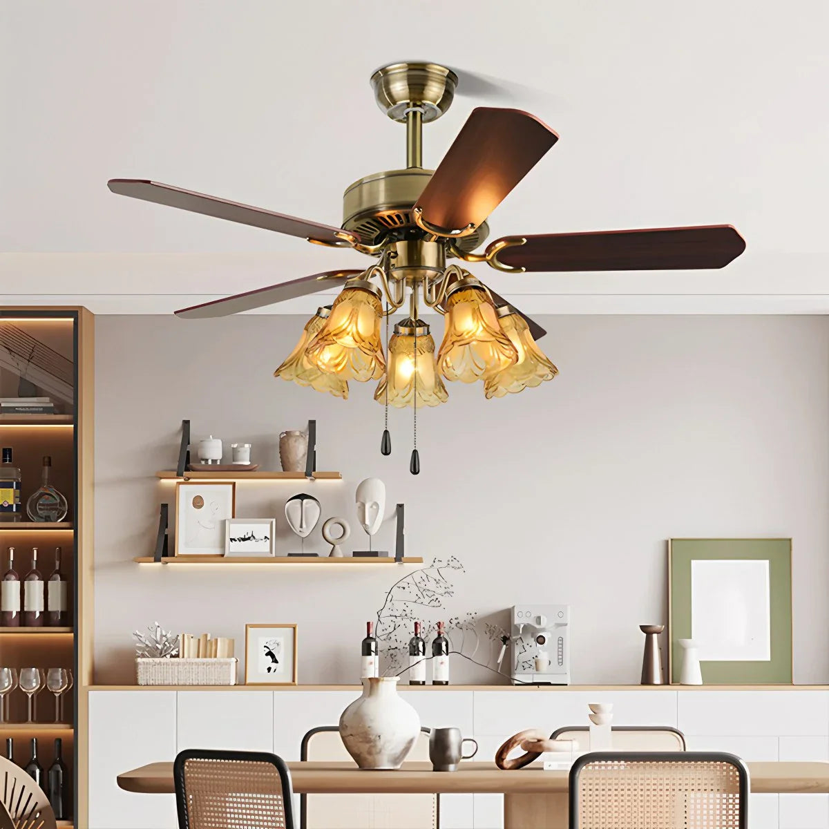 Vintage Deckenventilator mit Beleuchtung für das Esszimmer